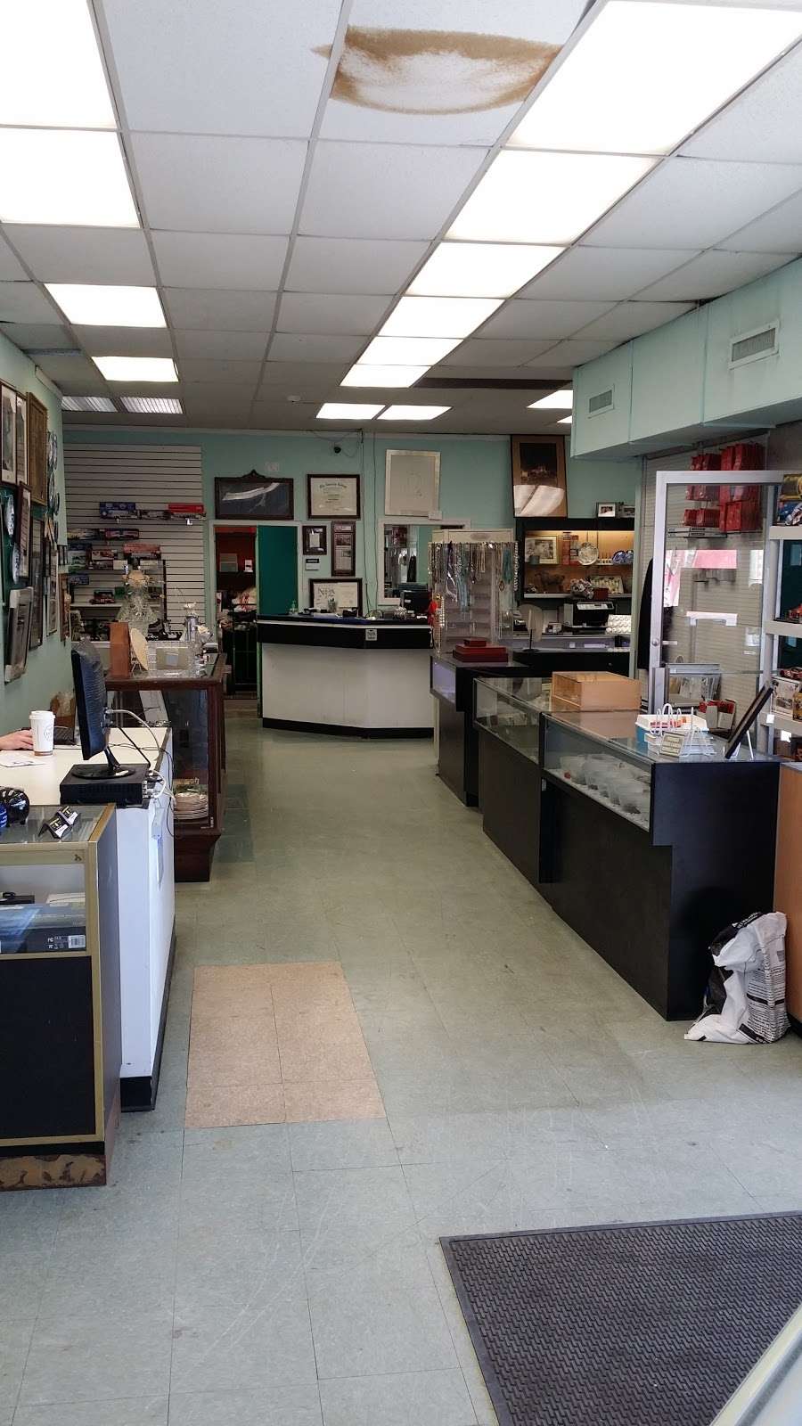 A Yankee Peddler & Loan | 212 Main St, Norwalk, CT 06851 | Phone: (203) 847-5626