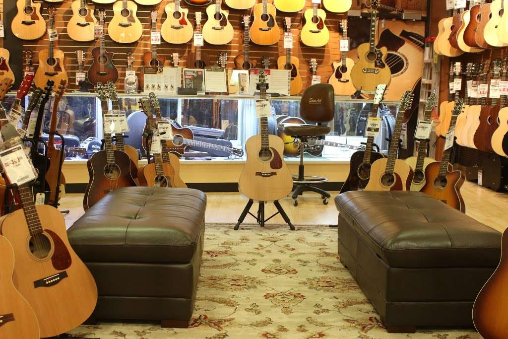 Sam Ash Music Stores | 385 Old Country Rd, Carle Place, NY 11514, USA | Phone: (516) 333-8700