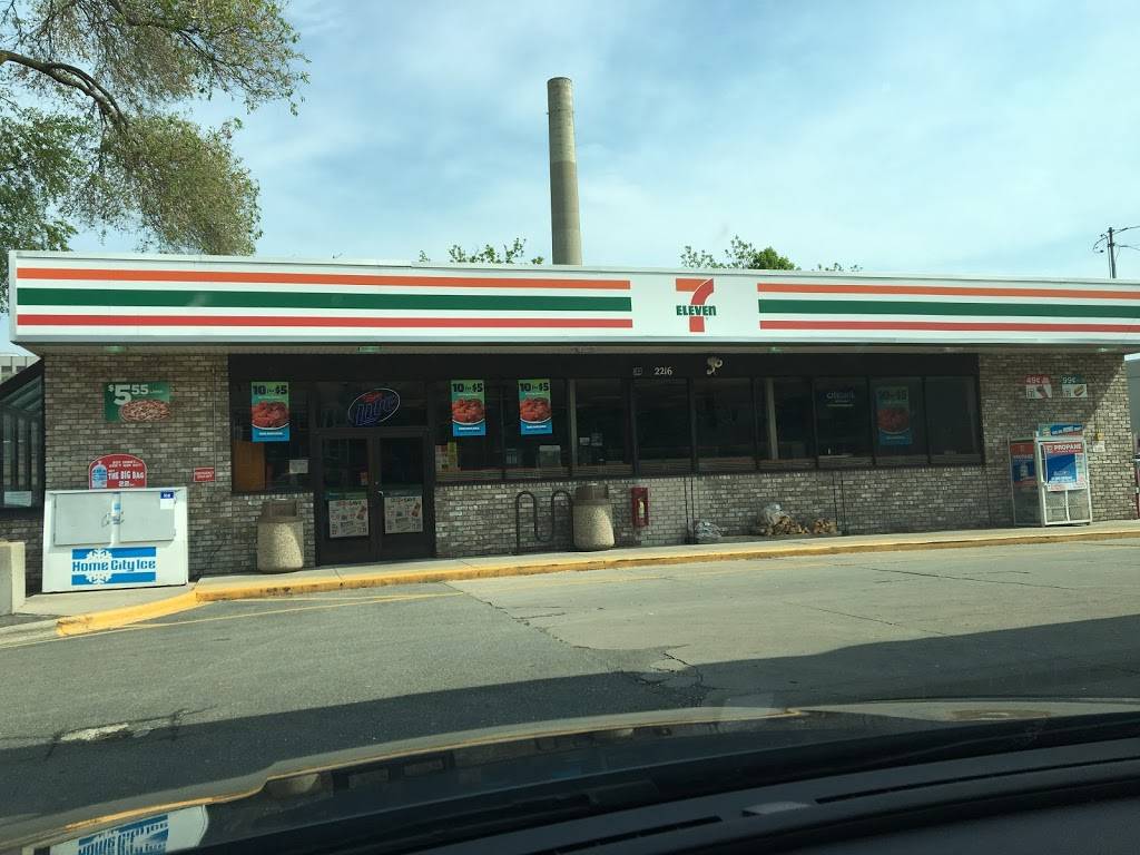 7-Eleven | 2216 University Ave, Madison, WI 53726, USA | Phone: (608) 233-9975