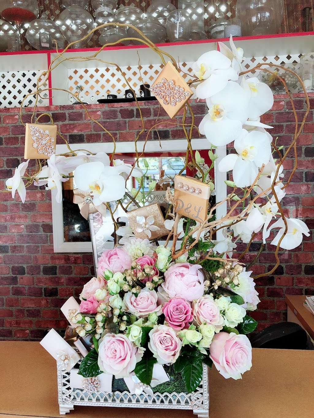 Vivaldi Florist | 536 N Glenoaks Blvd, Burbank, CA 91502, USA | Phone: (818) 955-8686