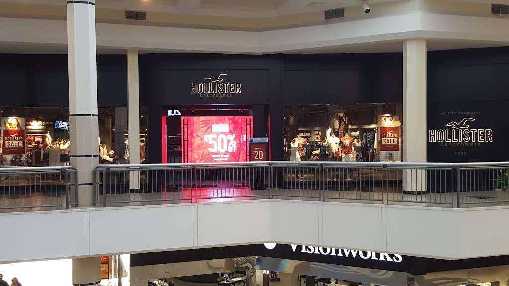 Sale Hollister Hollister Ingram Mall Interior Hollister Brands San - Main Image