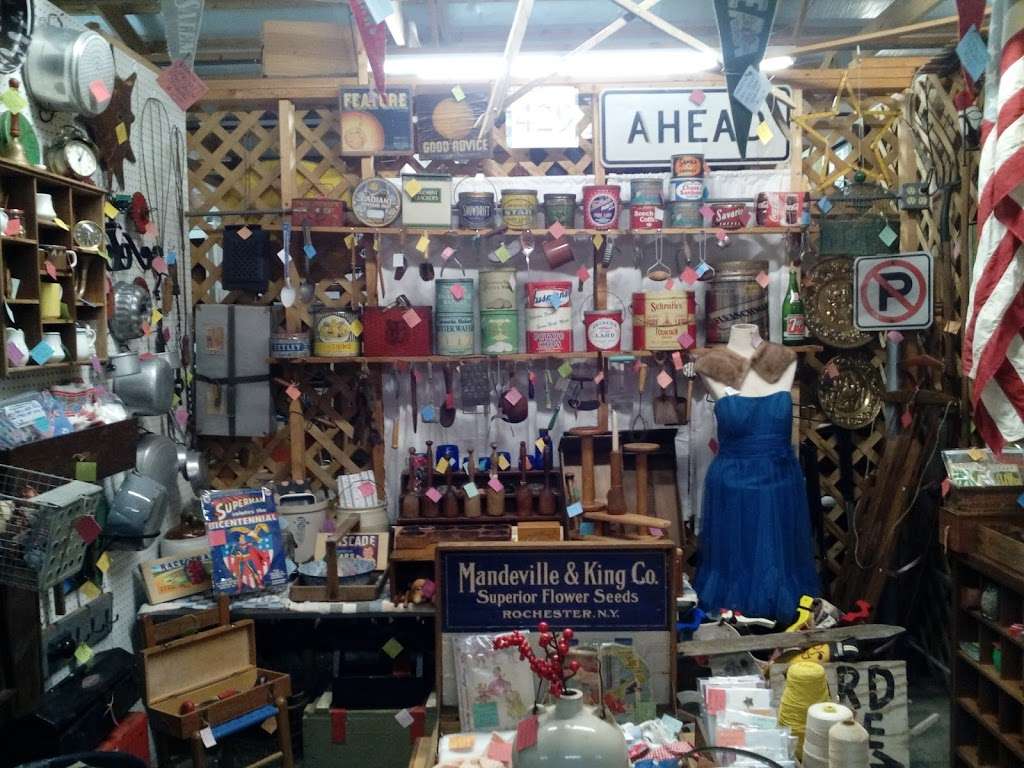 Gilleys Antique & Decorator Mall | 5789 US-40, Plainfield, IN 46168, USA | Phone: (317) 839-8779