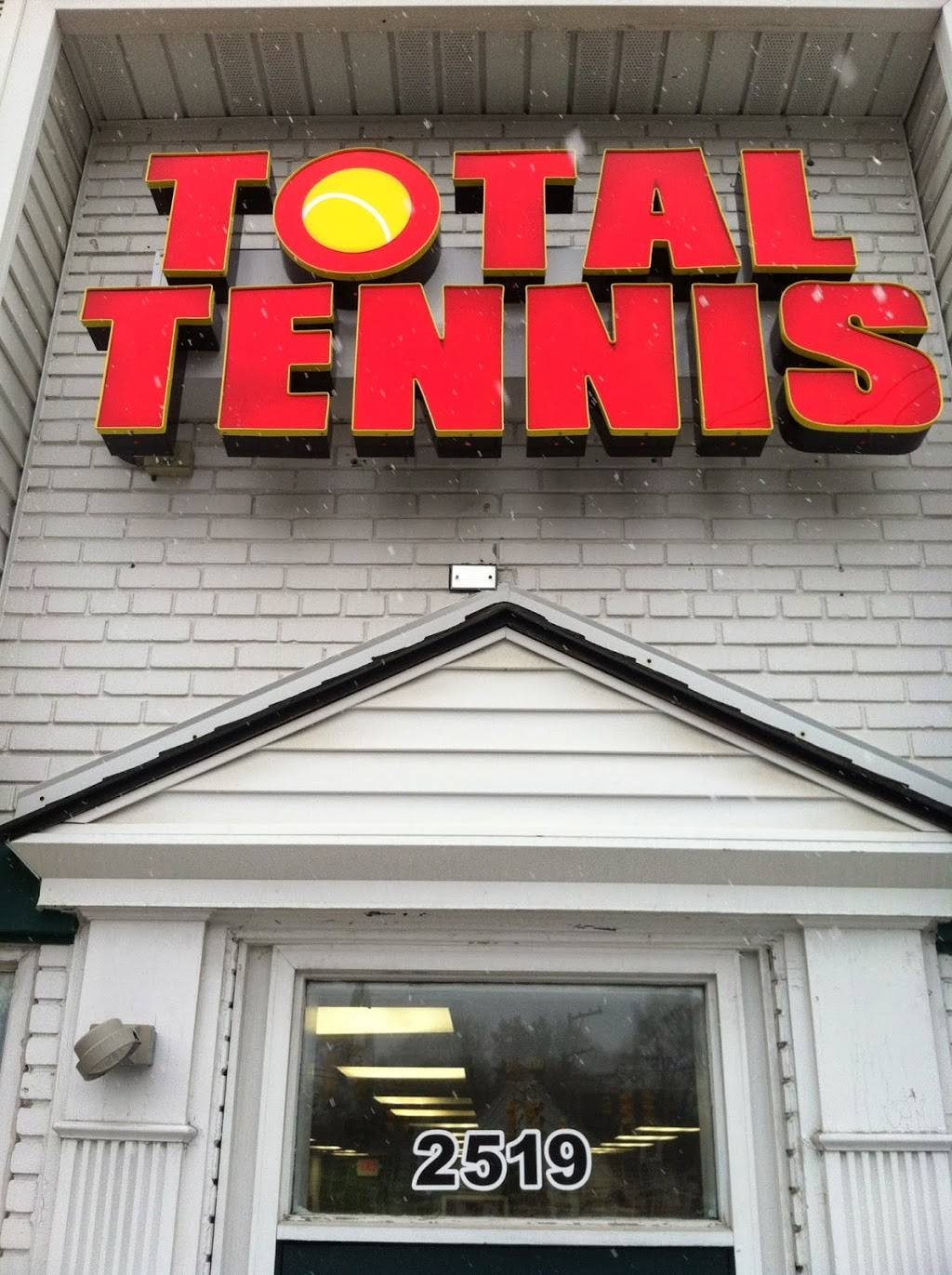 Total Tennis | 2519 W Maple Rd, Bloomfield Hills, MI 48301 | Phone: (248) 594-1749