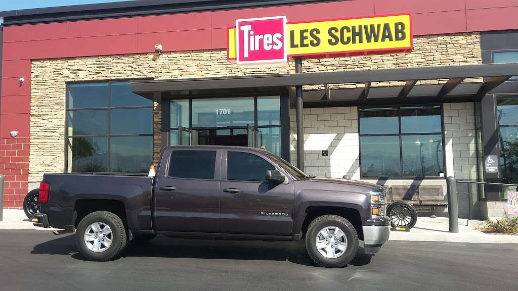 Les Schwab Tire Center | 1701 Third St, Norco, CA 92860, USA | Phone: (951) 278-9649