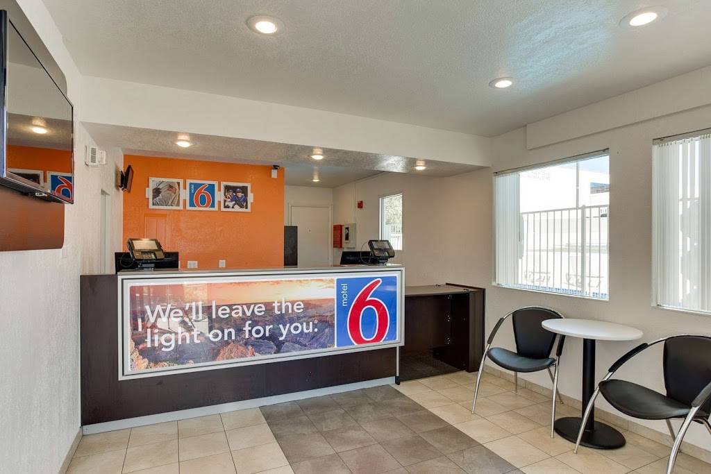 Motel 6 Albuquerque, NM - Carlisle | 3400 Prospect Ave NE, Albuquerque, NM 87107, USA | Phone: (505) 883-8813