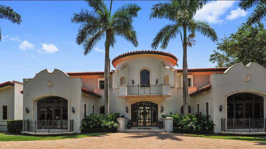 Carolina Gentina | 11 Island Ave #503, Miami Beach, FL 33139, USA | Phone: (305) 219-5042