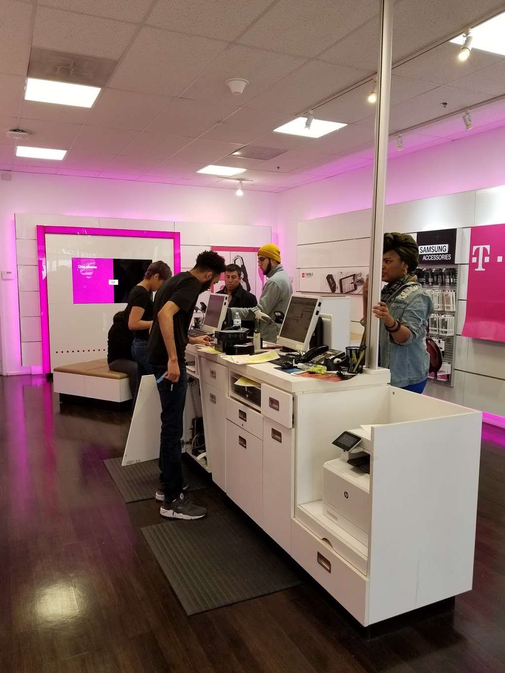 T-Mobile | 6500 Eastern Ave Ste A, Baltimore, MD 21224, USA | Phone: (410) 633-1479