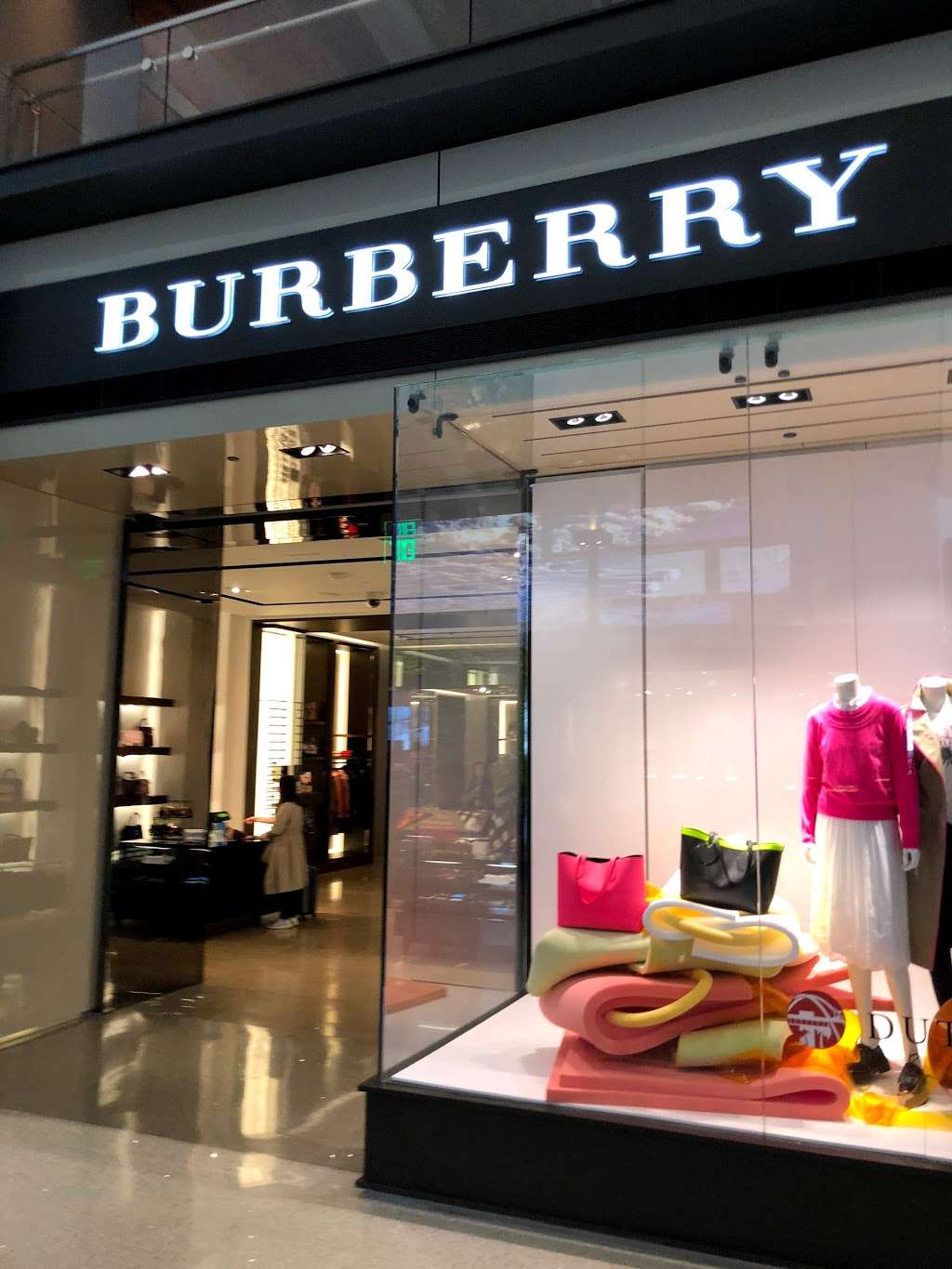 Burberry | 380 World Way, Los Angeles, CA 90045, USA | Phone: (310) 348-2785