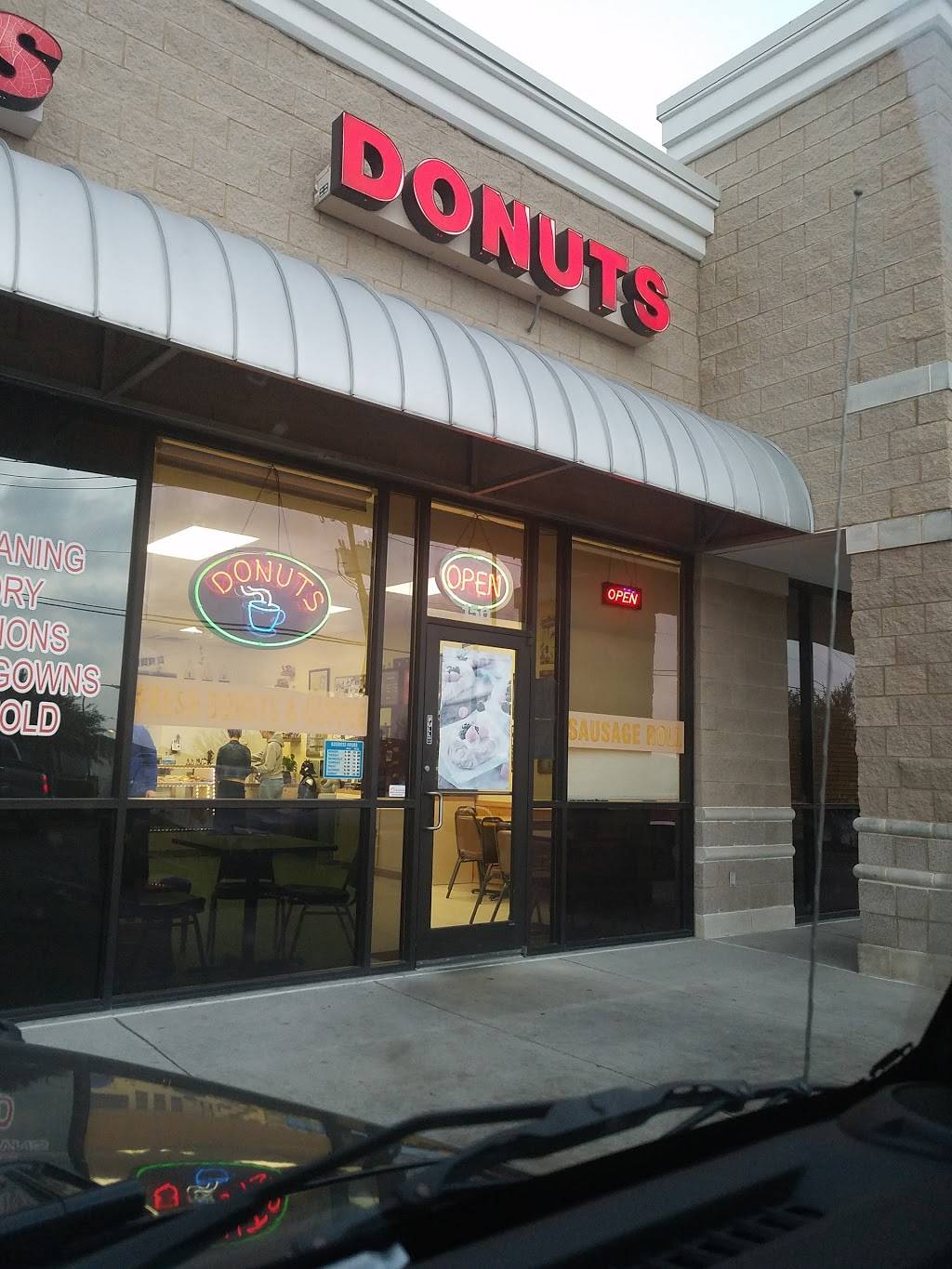 Blue Mound Donut | 1100 N Blue Mound Rd, Saginaw, TX 76131 | Phone: (817) 234-9900