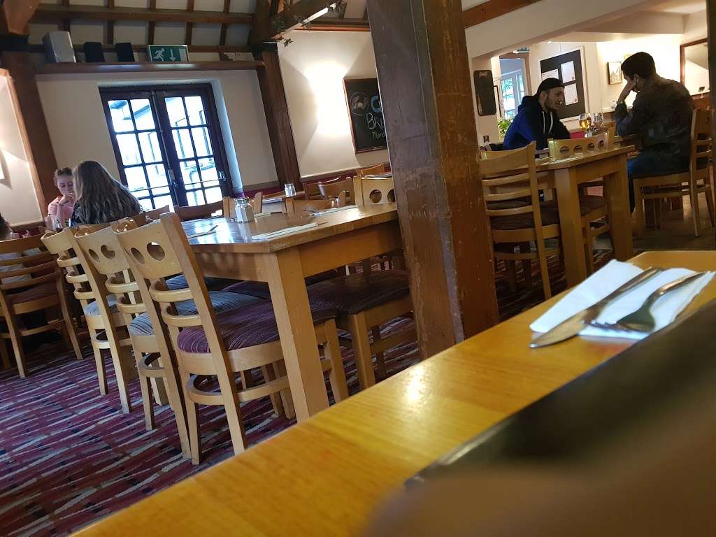 The Three Crutches | Old Watling St, Rochester, Strood ME2 3UG, UK | Phone: 01634 290148