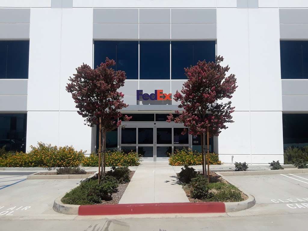 FedEx Ship Center | 687 N Eucalyptus Ave, Inglewood, CA 90302, USA | Phone: (800) 463-3339