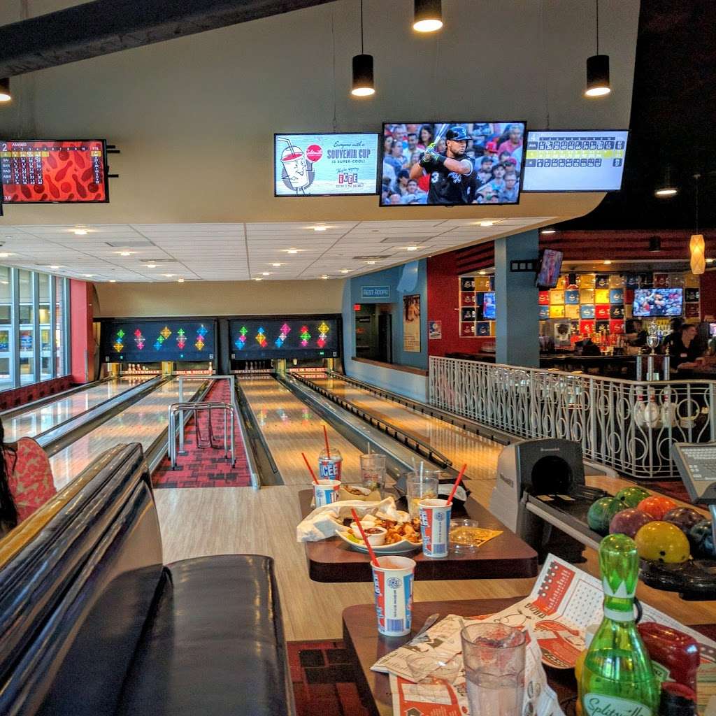 Howl Splitsville Foxborough | 220 Patriot Pl, Foxborough, MA 02035, USA | Phone: (508) 698-2695