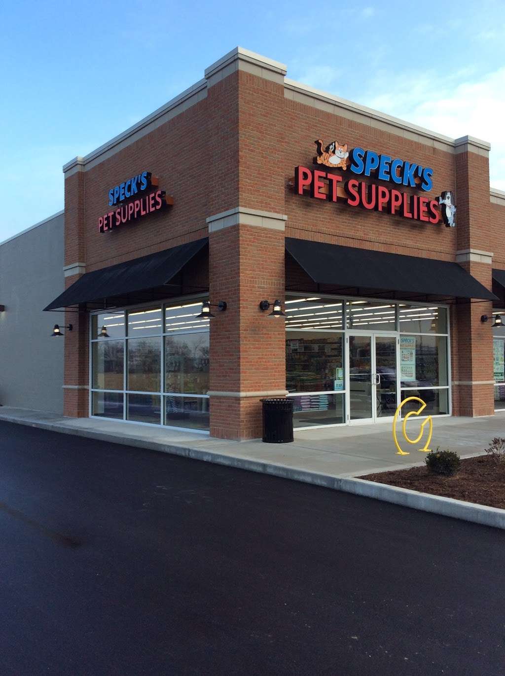 Specks Pet Supplies | 3860 W Carlos Folger Dr, Columbus, IN 47201, USA | Phone: (812) 565-9100