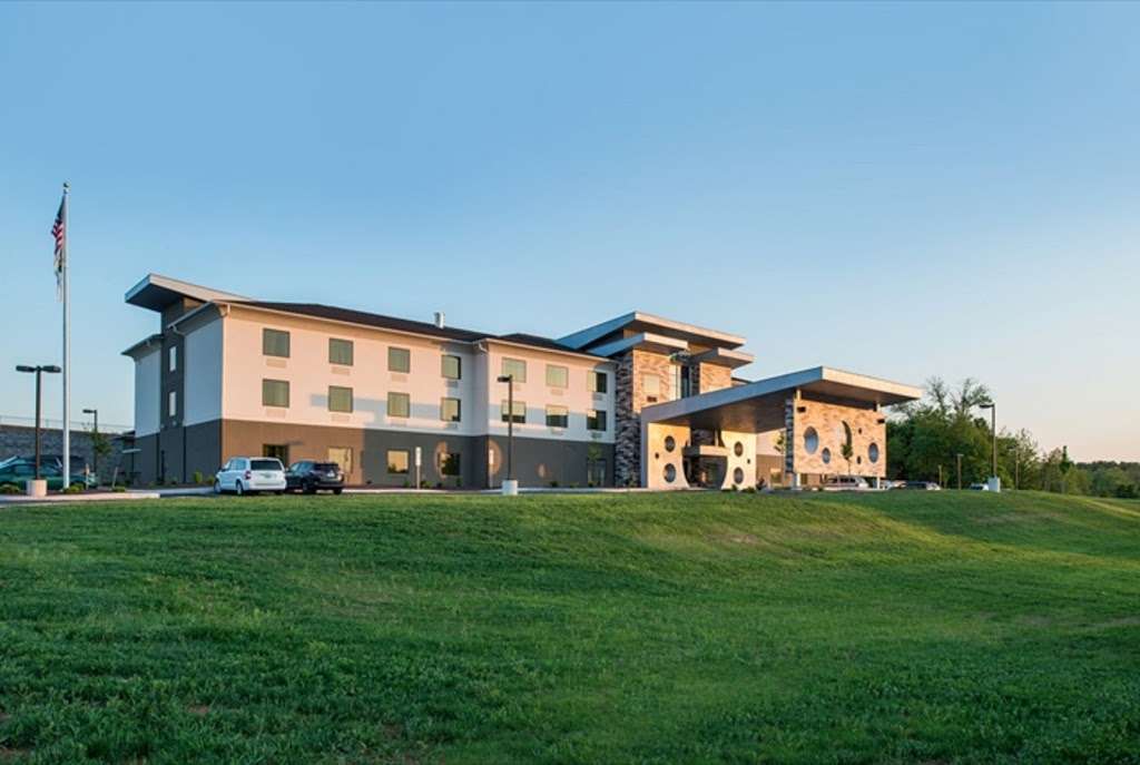 Holiday Inn Express & Suites Shippensburg | 120 Walnut Bottom Rd, Shippensburg, PA 17257, USA | Phone: (717) 532-1100
