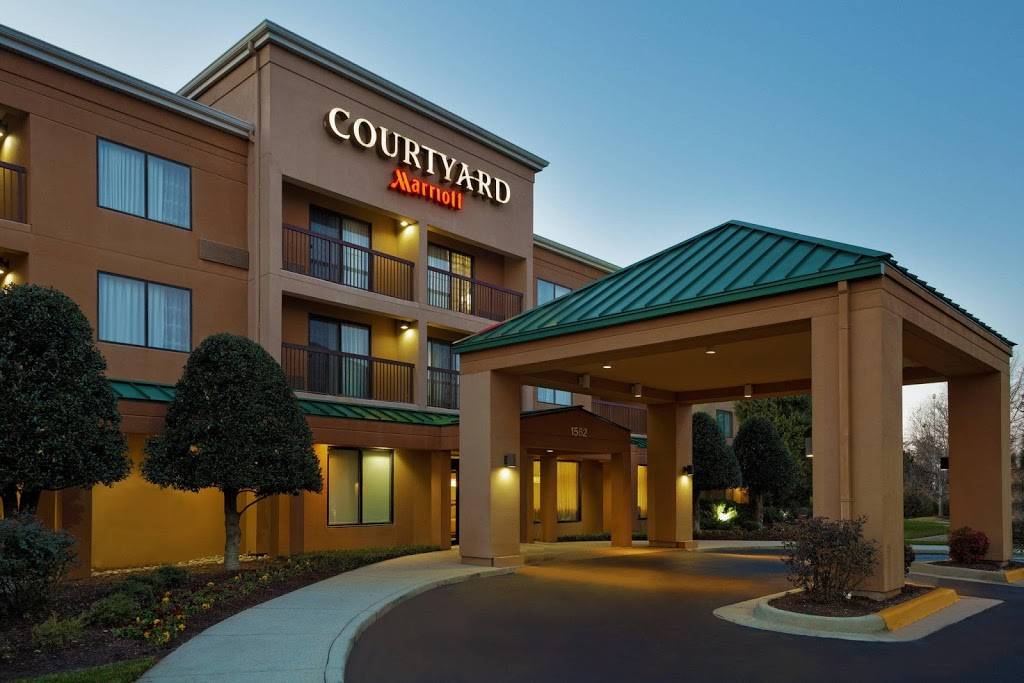 Courtyard by Marriott Chesapeake Greenbrier | 1562 Crossways Blvd, Chesapeake, VA 23320, USA | Phone: (757) 420-1700