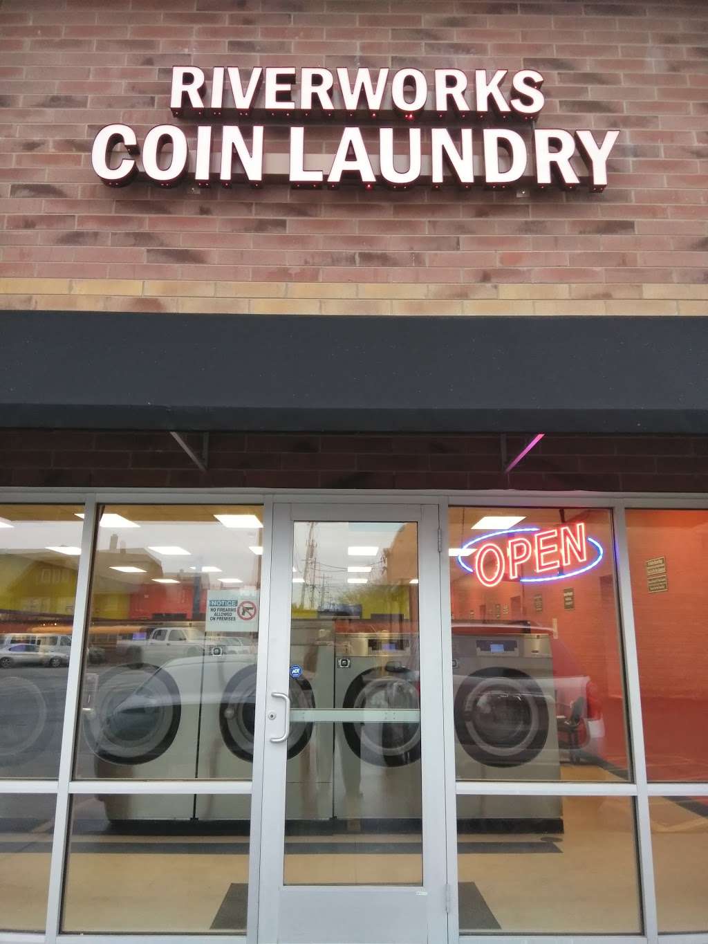 Riverworks Coin Laundry | 3334 N Holton St, Milwaukee, WI 53212, USA | Phone: (414) 252-5177