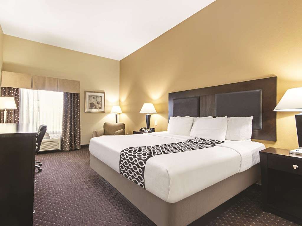 La Quinta Inn & Suites Houston New Caney | 22025 US-59, New Caney, TX 77357, USA | Phone: (281) 354-1904