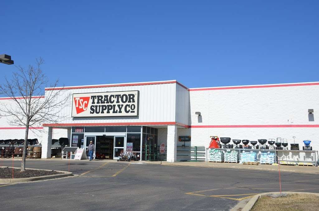 Tractor Supply Co. | 1801 Milwaukee Ave, Burlington, WI 53105, USA | Phone: (262) 763-2425