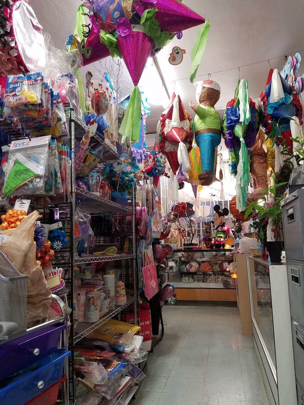 Lilis Flowers & Party Supplies | 928 S Central Ave, Compton, CA 90220, USA | Phone: (424) 785-8328