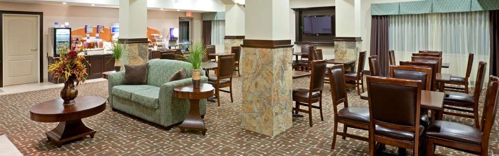 Holiday Inn Express & Suites Dallas Southwest-Cedar Hill | 1007 N Hwy 67, Cedar Hill, TX 75104, USA | Phone: (972) 291-4037