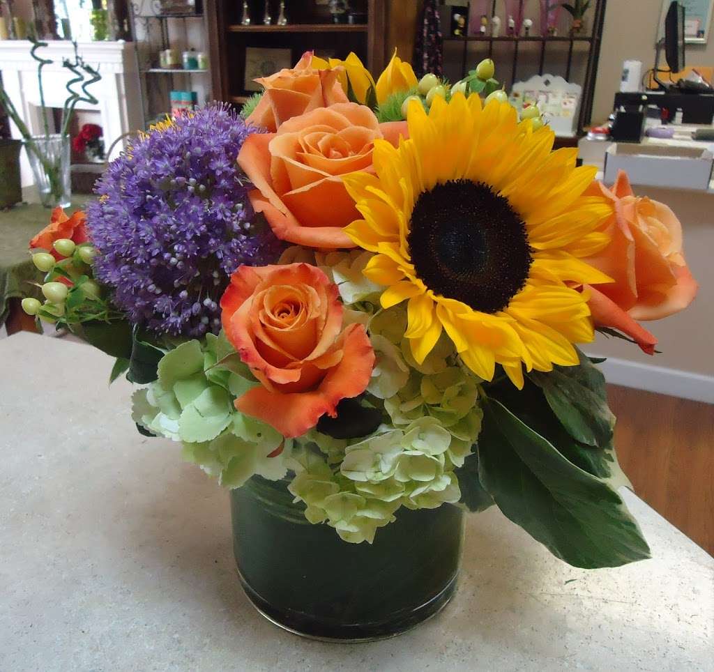 Donnas Custom Flowers | 787 S Midlothian Rd, Mundelein, IL 60060 | Phone: (847) 949-9555