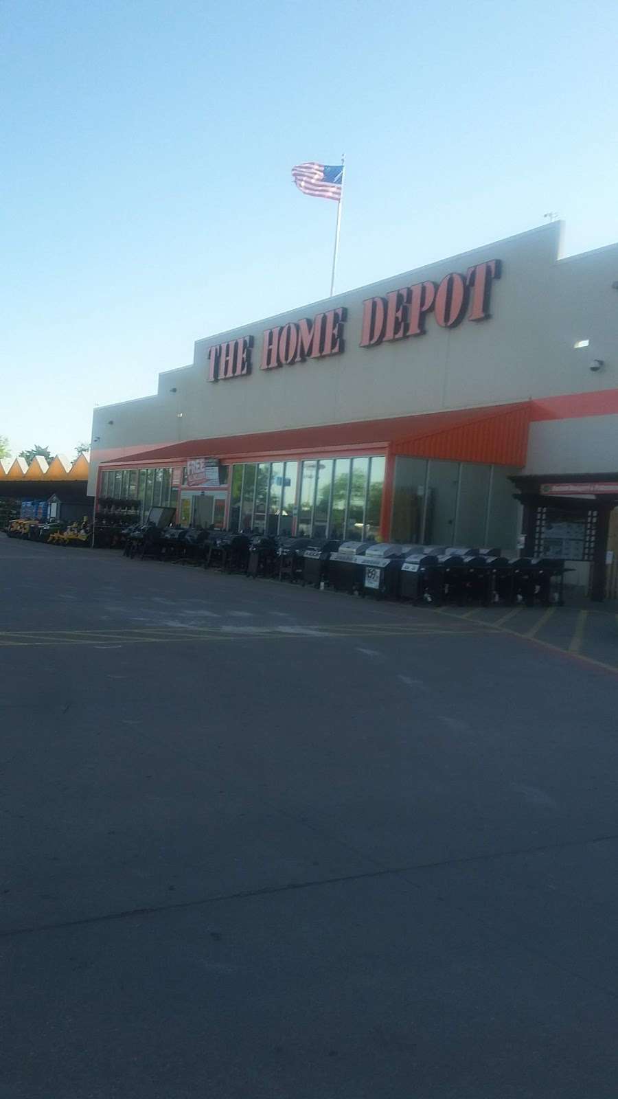 The Home Depot, 500 North, I35E, Lancaster, TX 75146, USA