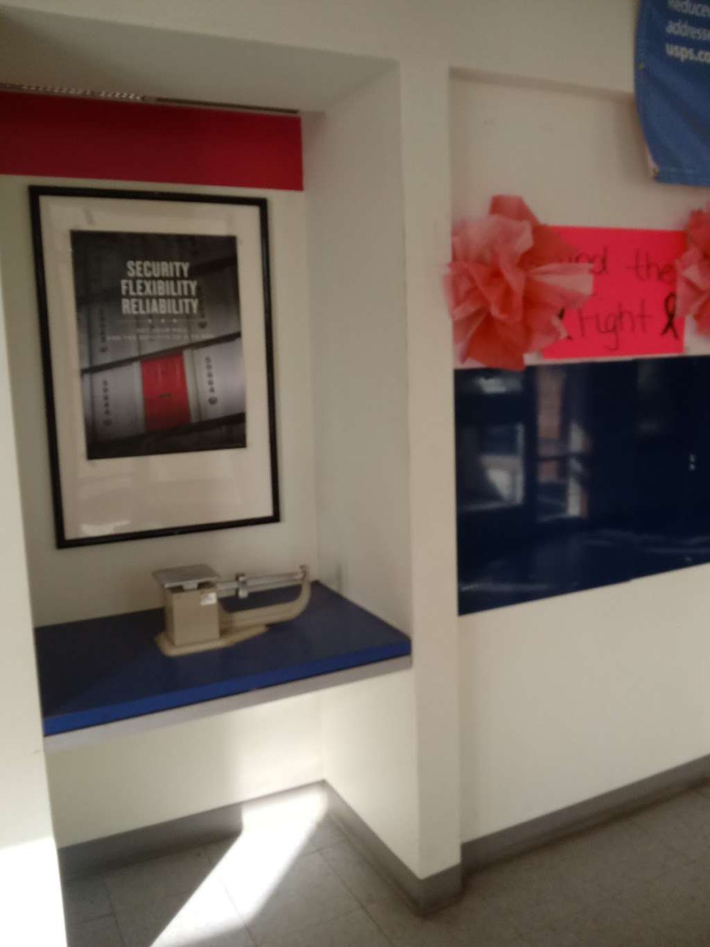 United States Postal Service | 206 Richardson St, Smithville, MO 64089, USA | Phone: (800) 275-8777