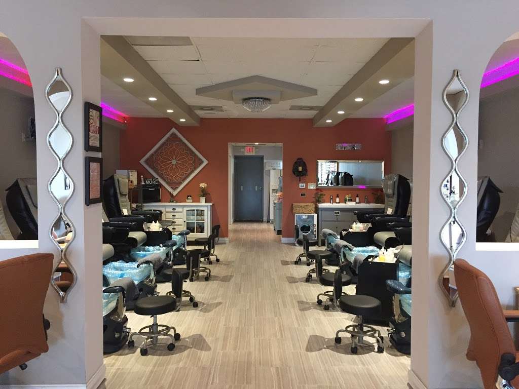 Club Nails Salon Lees Summit | 539 SE Melody Ln, Lees Summit, MO 64063, USA | Phone: (816) 525-5507