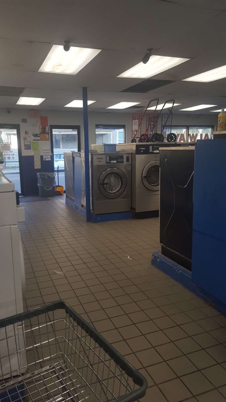 Laundry Queen | 1060 River St, Hyde Park, MA 02136, USA | Phone: (617) 361-1588