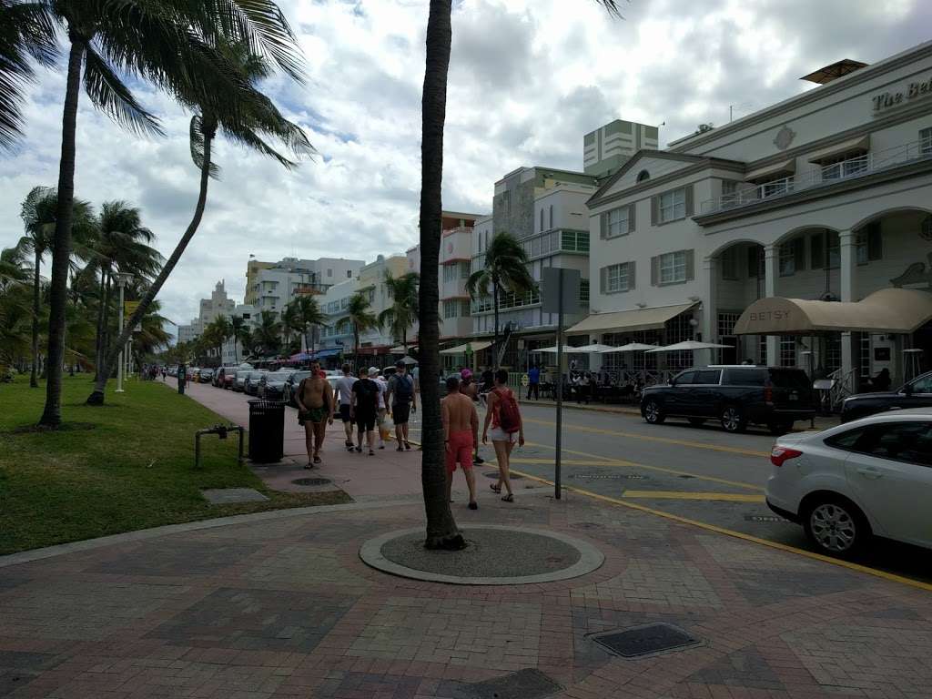 Miami Gift Shop | 930 Ocean Dr, Miami Beach, FL 33139, USA