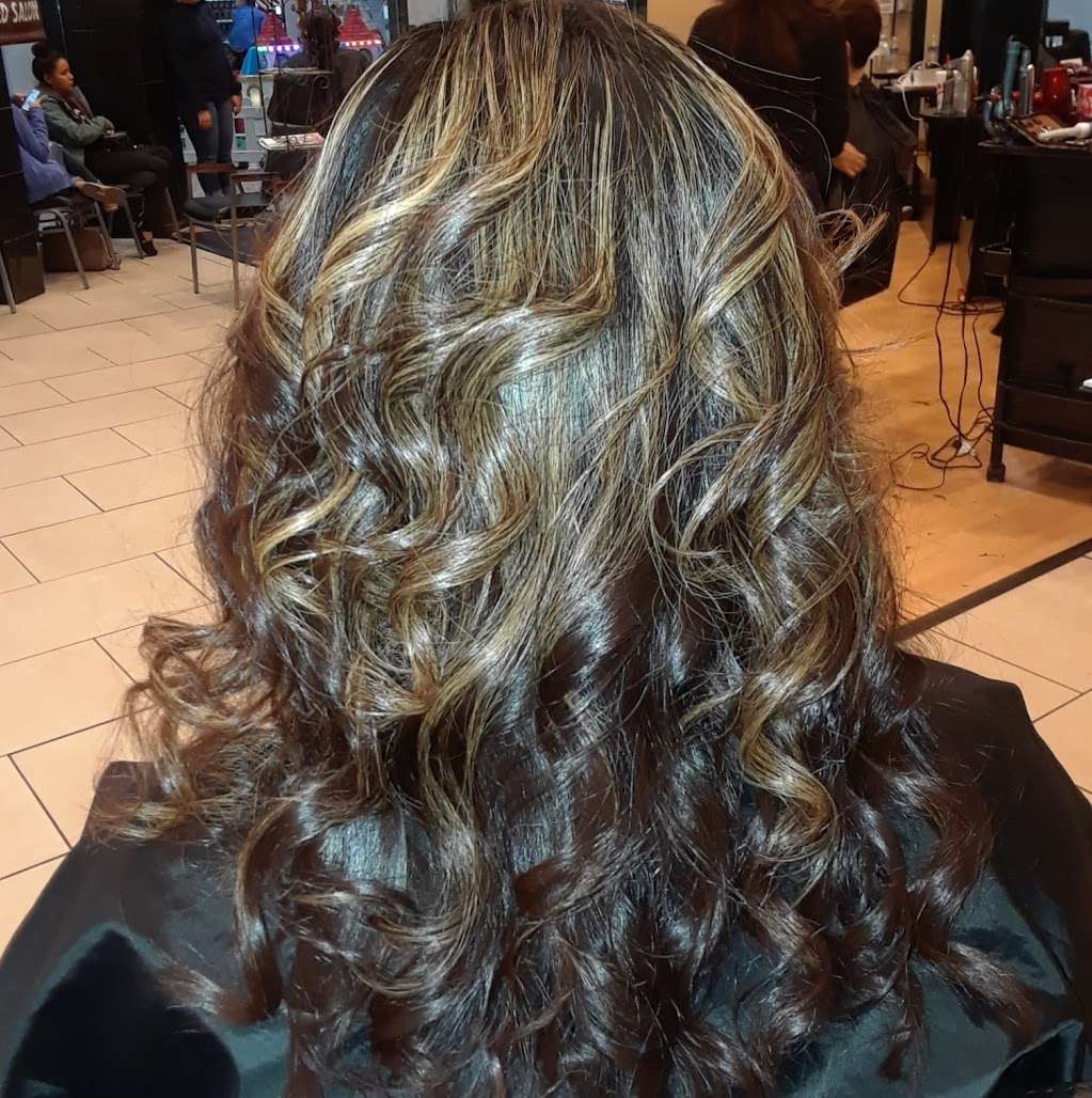 Hair She Loves Lawanna@Salon Galleries | 15069 35 N. Frontage Rd. Suite 212 Personal Suite #4, Selma, TX 78154, USA | Phone: (850) 459-1476