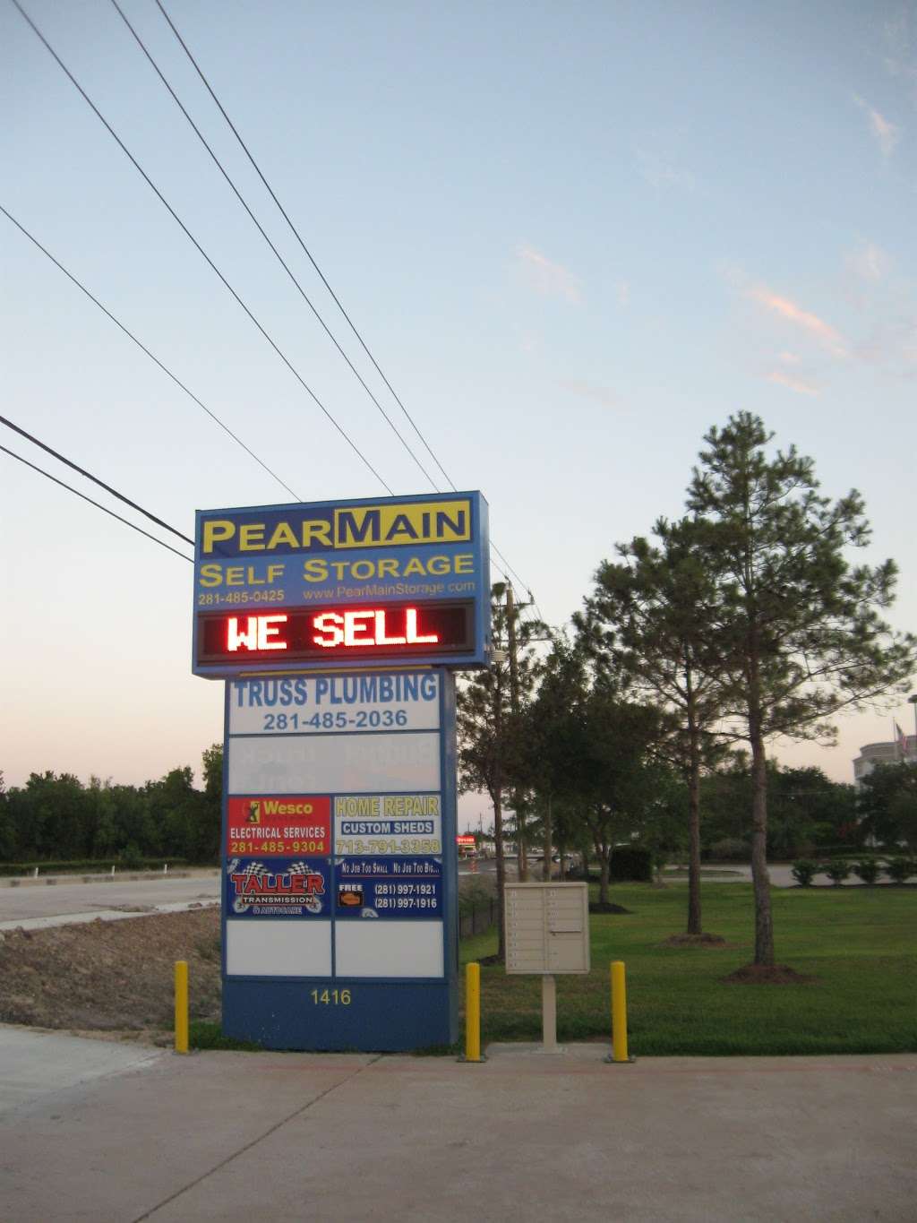 PearMain Self Storage | 1416 N Main St, Pearland, TX 77581, USA | Phone: (281) 485-0425