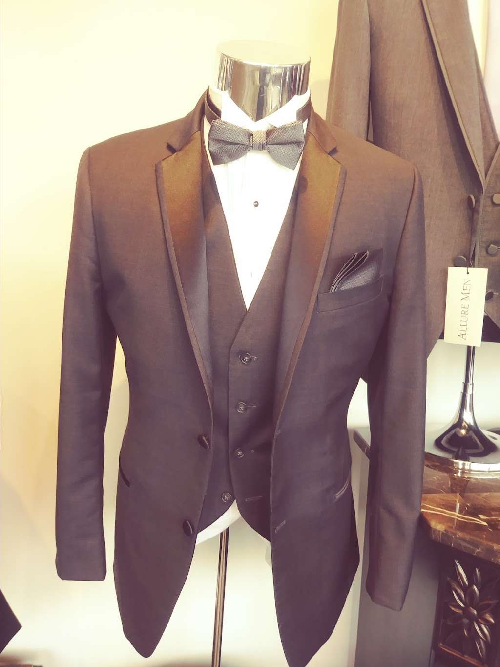 Emanuele Tuxedo Rental and Sales of Chicago | 5717 Dempster Street, Morton Grove, IL 60053, USA | Phone: (847) 967-5760