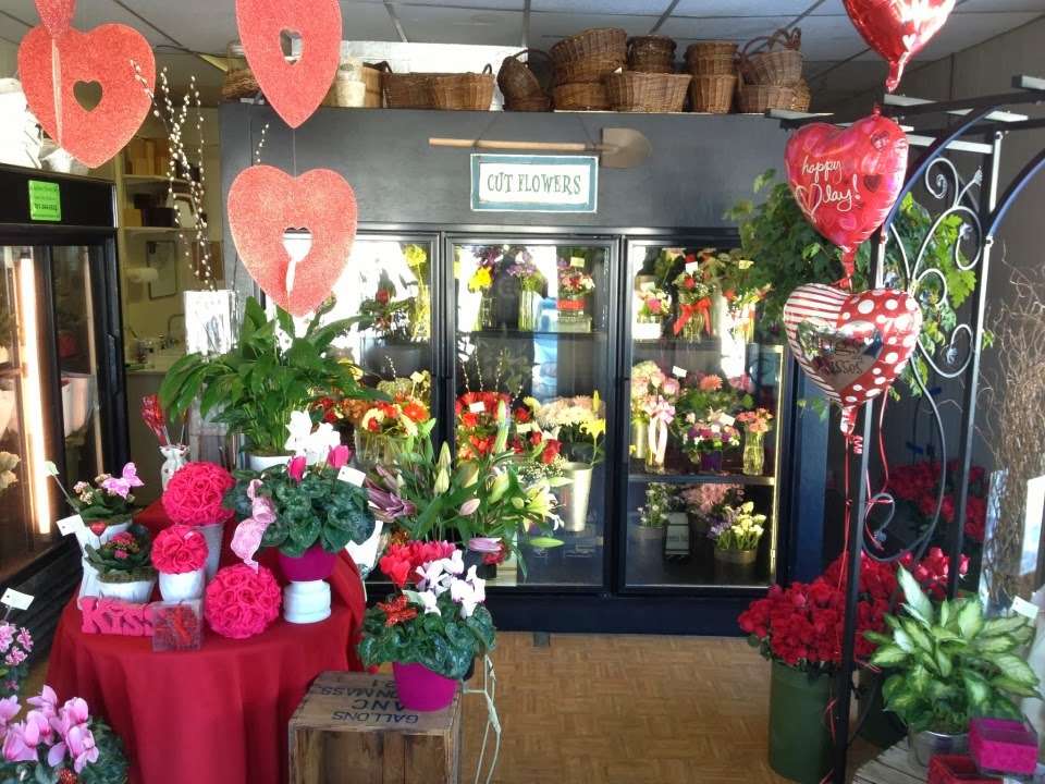 Stoughton Flower Shop | 681 Washington St, Stoughton, MA 02072, USA | Phone: (781) 344-2632