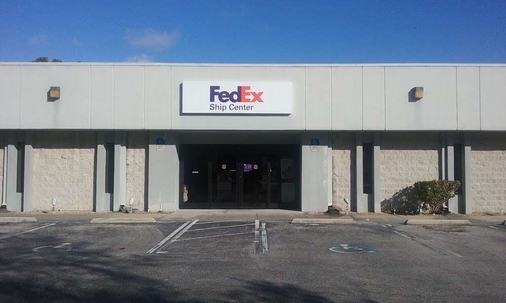 FedEx Ship Center | 833 Bill France Blvd, Daytona Beach, FL 32117, USA | Phone: (800) 463-3339