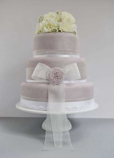 Angharad Llywelyn Wedding Cakes | The Boundary, Langton Green, Tunbridge Wells TN3 0YA, UK | Phone: 07800 767846