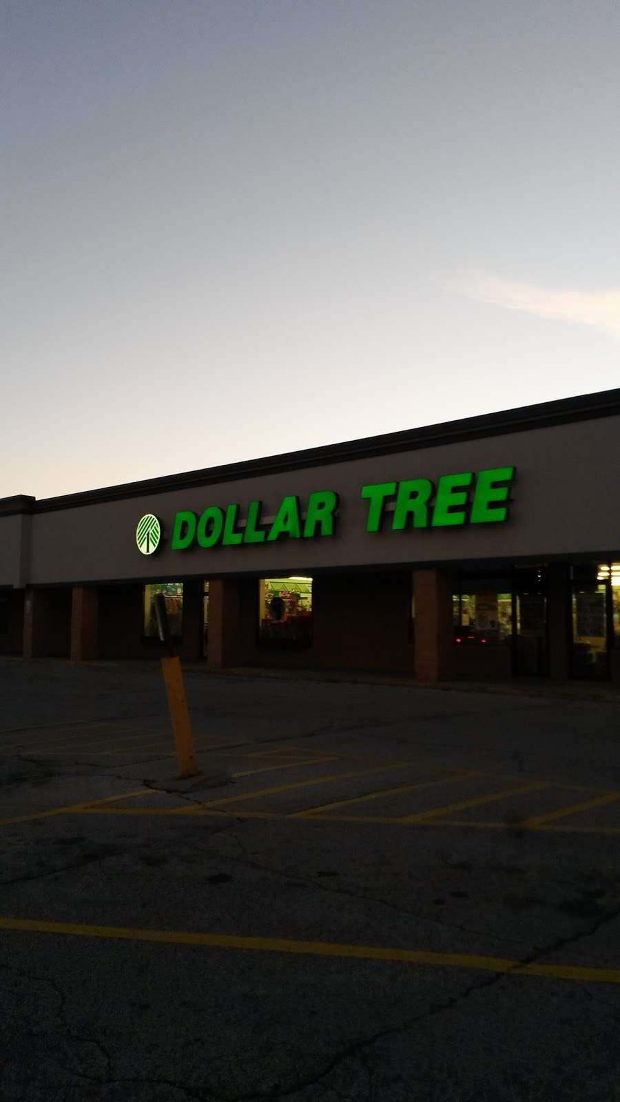 Dollar Tree | 810 Country Square Plaza, Hebron, IN 46341, USA | Phone: (219) 996-4276