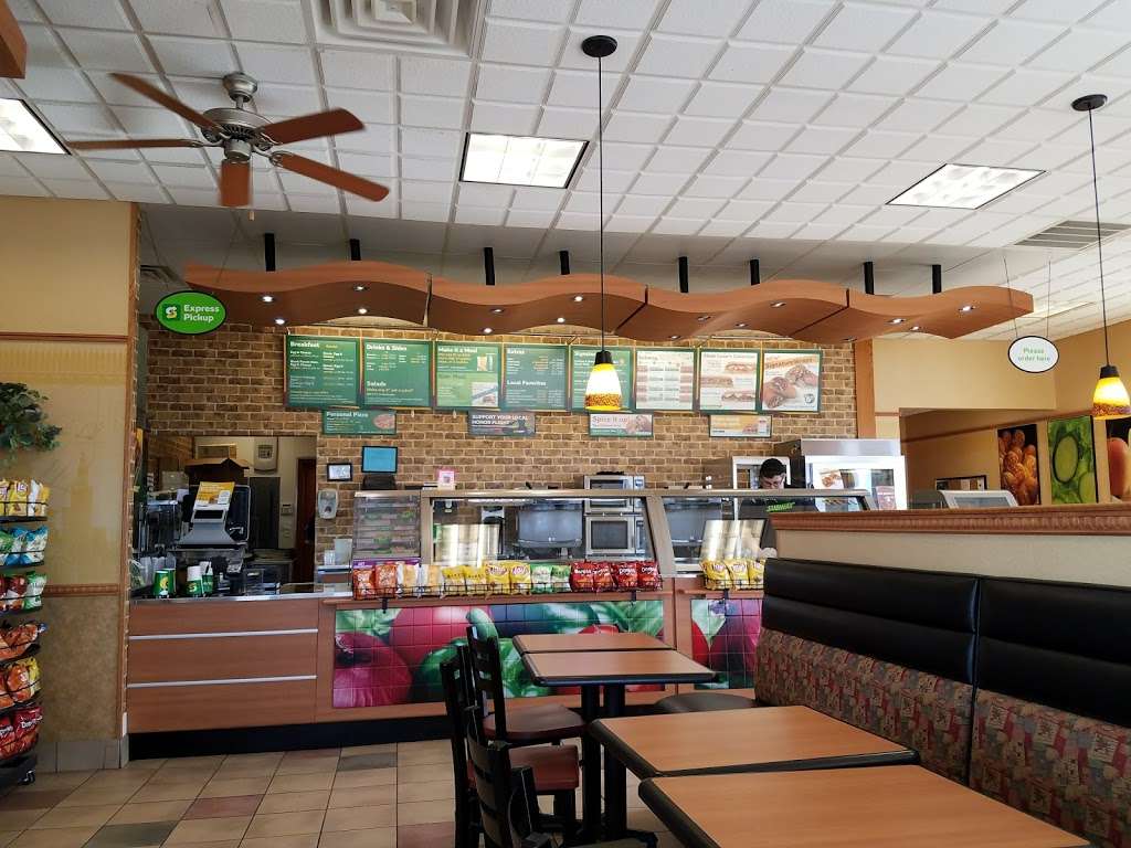 Subway | 1730 P J Keller Hwy, Lexington, IL 61753, USA | Phone: (309) 365-2003