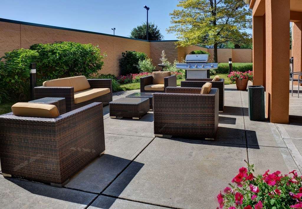 Courtyard by Marriott Indianapolis South | 4650 Southport Crossing Dr, Indianapolis, IN 46237 | Phone: (317) 885-9799