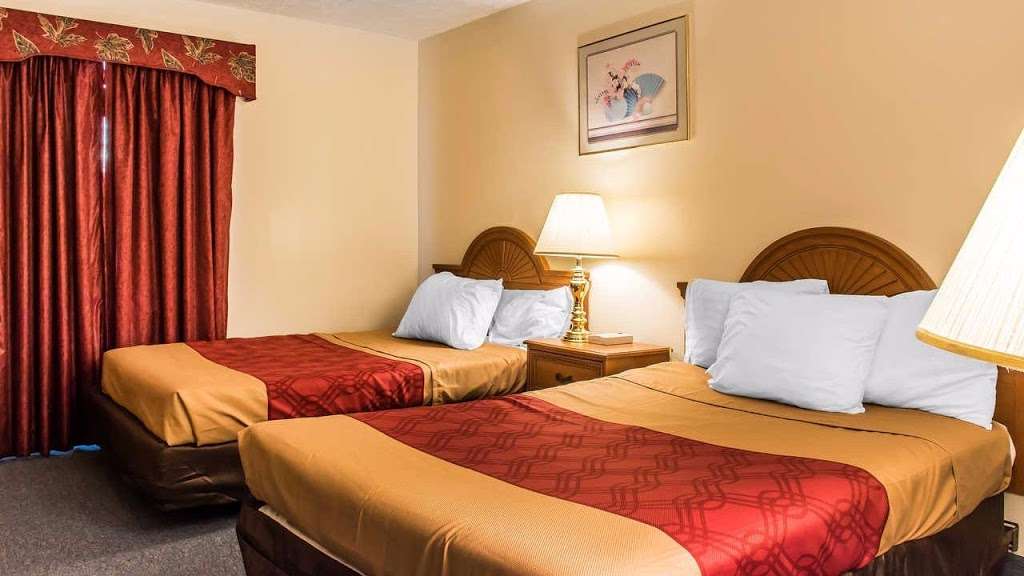 Econo Lodge Inn & Suites near Split Rock and Harmony Lake | 981 PA-940, White Haven, PA 18661, USA | Phone: (570) 443-0391