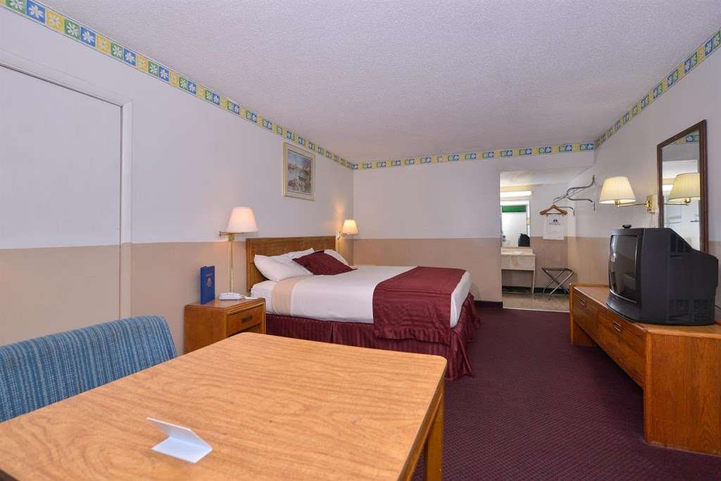 Americas Best Value Inn & Suites - Kansas City | 11801 Blue Ridge Blvd, Kansas City, MO 64134, USA | Phone: (816) 765-1888