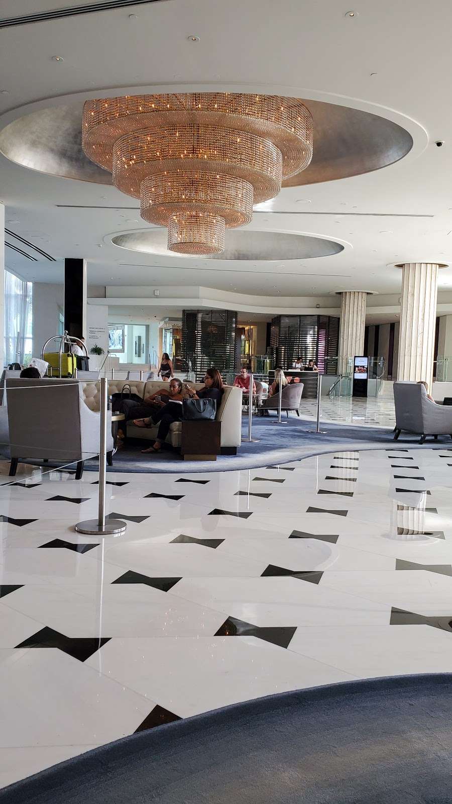 Fontainebleau Shops | 4441 Collins Ave, Miami Beach, FL 33140, USA | Phone: (305) 535-3283