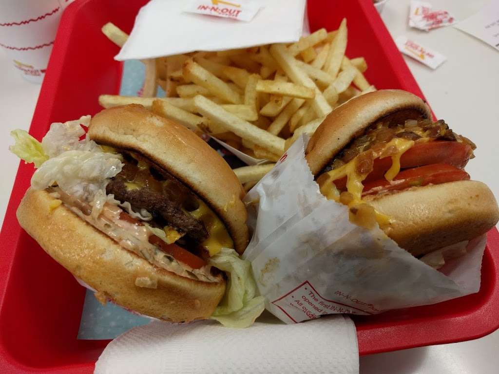 In-N-Out Burger | 1364 Holiday Ln, Fairfield, CA 94534, USA | Phone: (800) 786-1000
