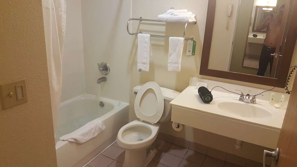 Quality Inn & Suites | 3891 S Great SW Pkwy, Grand Prairie, TX 75052, USA | Phone: (972) 602-9400