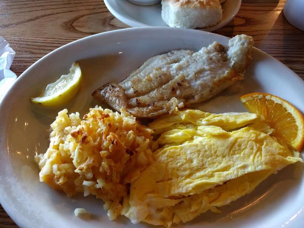 Cracker Barrel Old Country Store | 9450 US-441, Leesburg, FL 34788, USA | Phone: (352) 315-8447