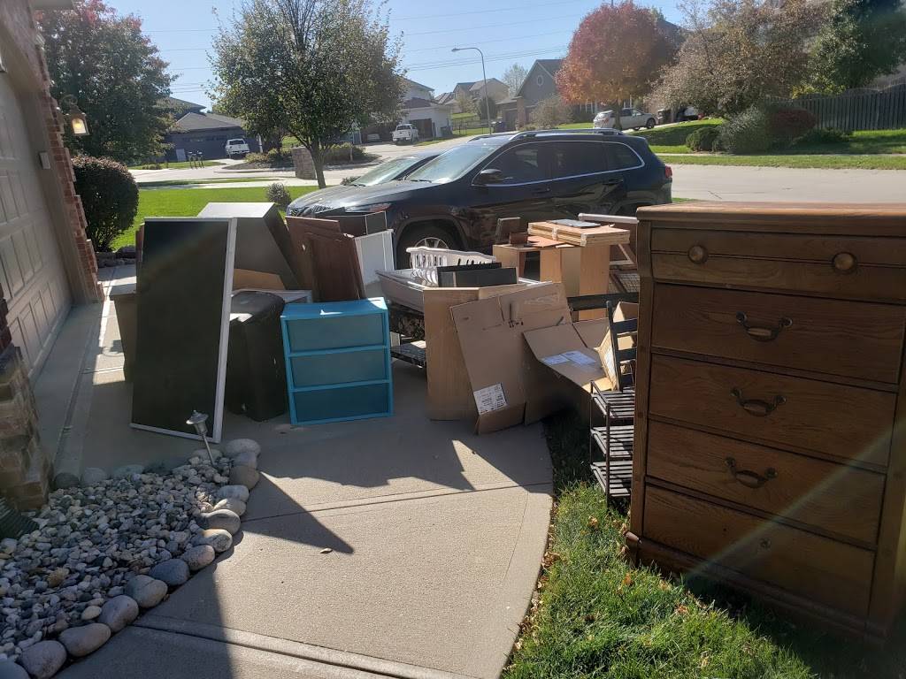 College Hunks Hauling Junk and Moving | 13850 C Plaza, Omaha, NE 68144, USA | Phone: (402) 807-2560