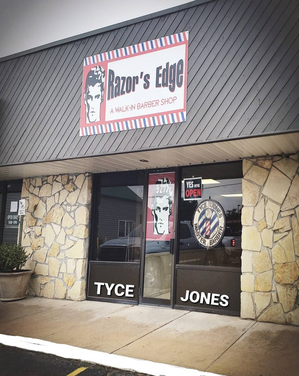 Razors Edge | 327 W Central Ave, Andover, KS 67002 | Phone: (316) 708-2897