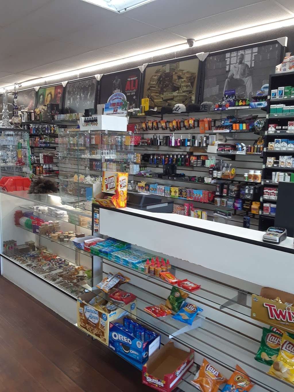 Blaze Hut Smoke Shop | 802 Navajo Rd c, Perris, CA 92570, USA | Phone: (714) 900-8059