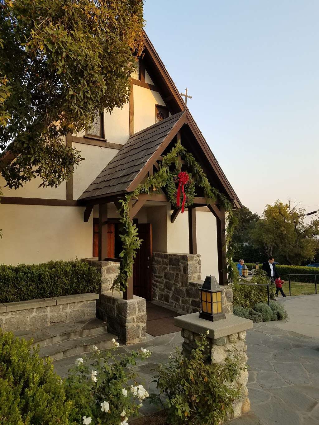 Episcopal Church-The Ascension | 25 E Laurel Ave, Sierra Madre, CA 91024, USA | Phone: (626) 355-1133