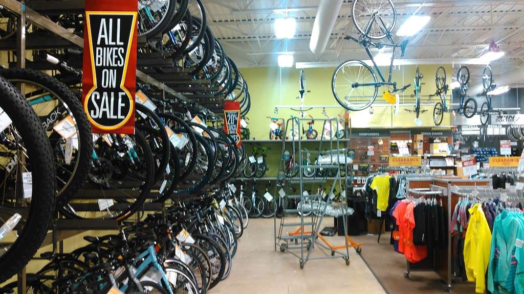 Performance Bicycle | Village Square, 283 Skokie Blvd, Northbrook, IL 60062, USA | Phone: (847) 559-9722